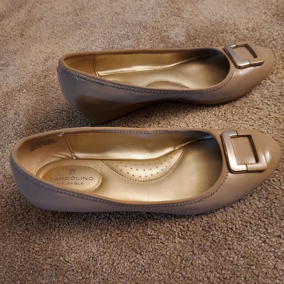 Tan/beige wedge - Picture 2 of 6